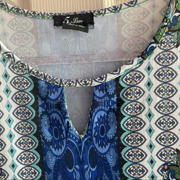 Beautiful Dress with Front Element - Picture 3 of 13